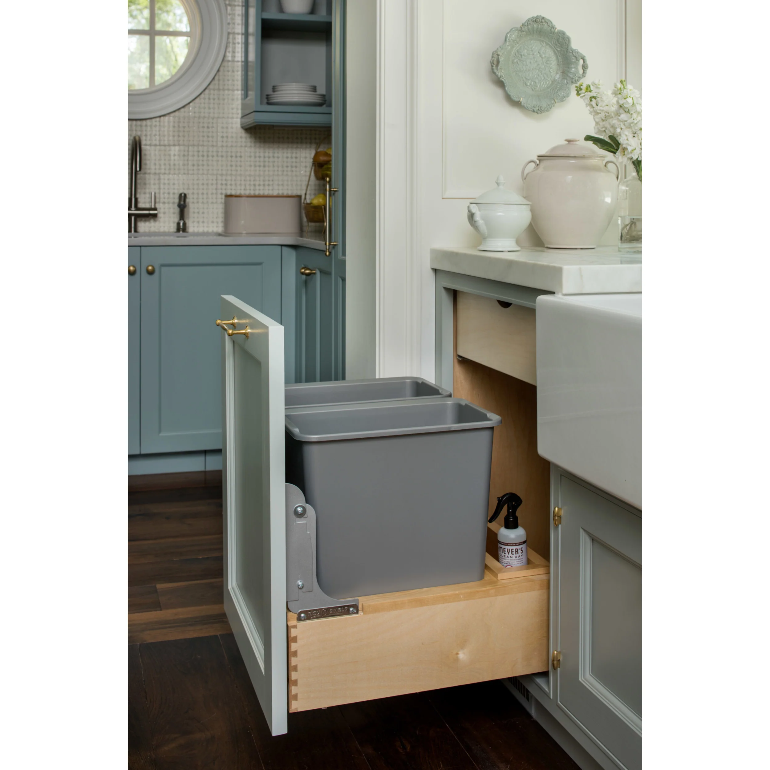 Double 30 Qrt Pull-Out Waste Container Natural  20.97 in (533 mm) W x 22.25 in (565 mm) D x 19.63 in (499 mm) H - Image 3